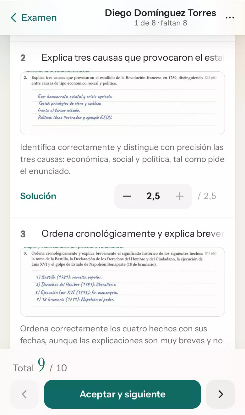 Grabación de la revisión de un examen escaneado de Historia del Mundo Contemporáneo: bajo cada pregunta, la respuesta escrita a mano, la frase de la IA sobre ella (qué ha identificado bien y qué le falta por explicar o desarrollar) y los puntos que propone; después, «Aceptar y siguiente».